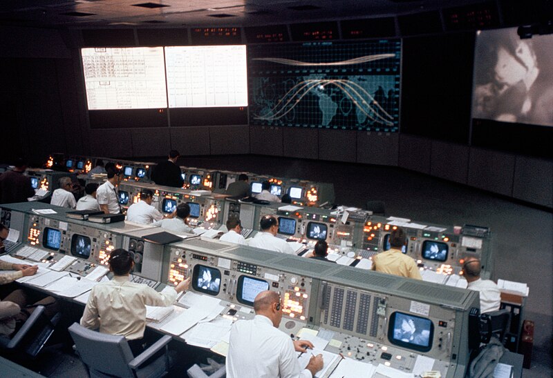 File:Mission Operations Control Room during Apollo 9.jpg